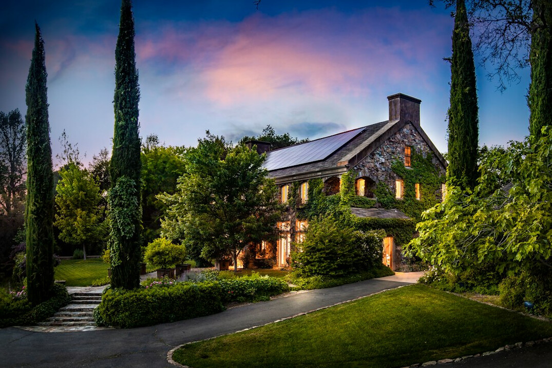 luxurious celebrity mansion exterior