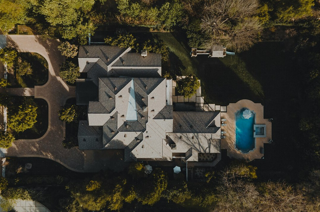 celebrity mansion exterior